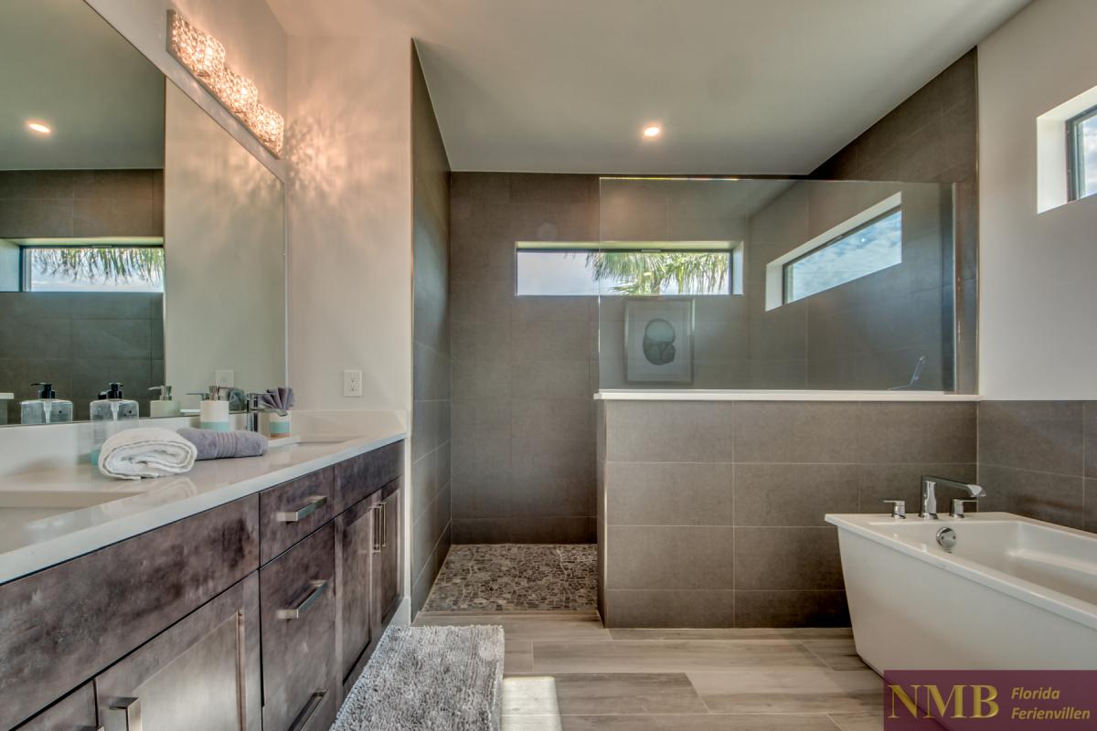 Ferienhaus-Chamo-Cape-Coral_39-Master Bathroom